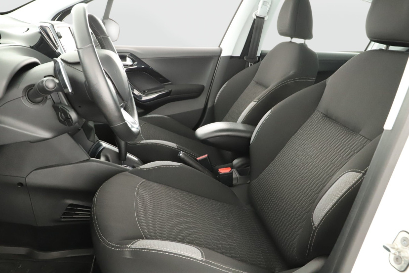 Peugeot 208, 2015