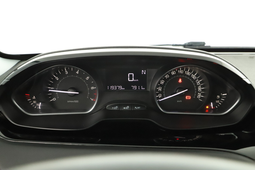 Peugeot 208, 2015