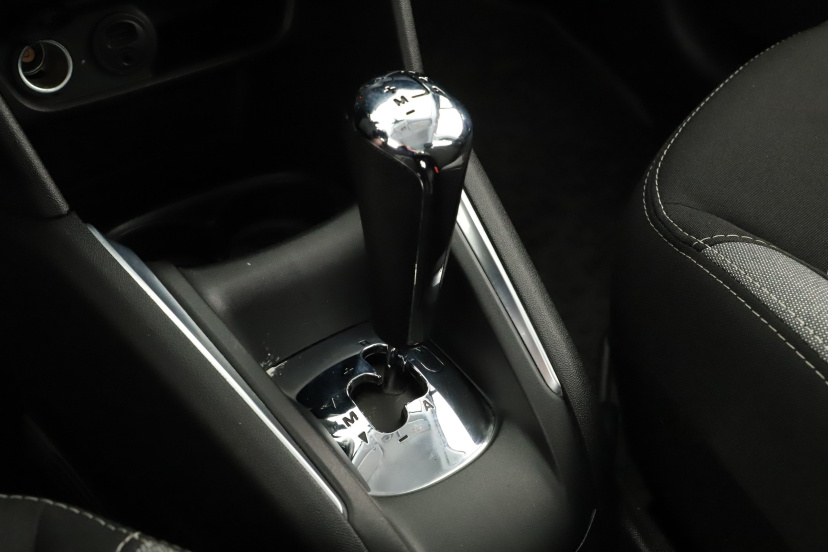 Peugeot 208, 2015