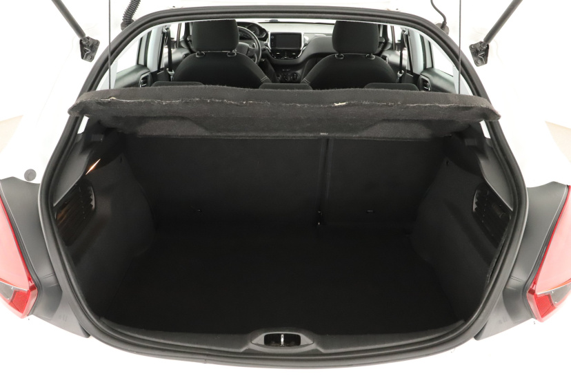 Peugeot 208, 2015