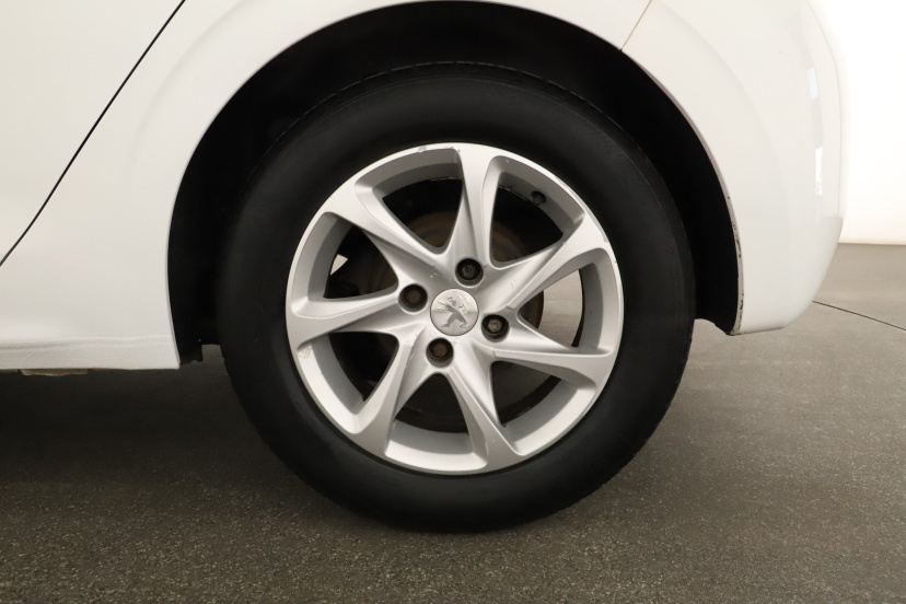Peugeot 208, 2015