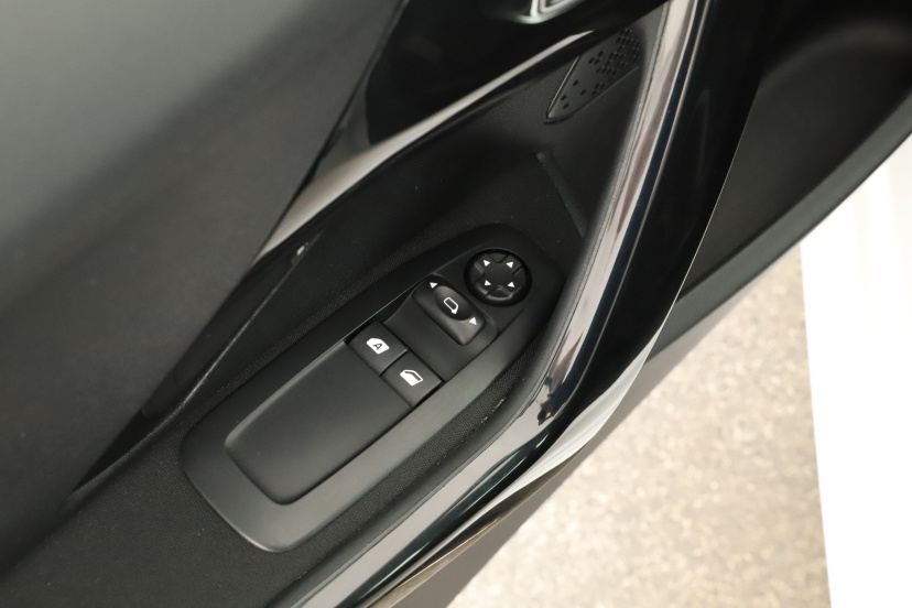Peugeot 208, 2015
