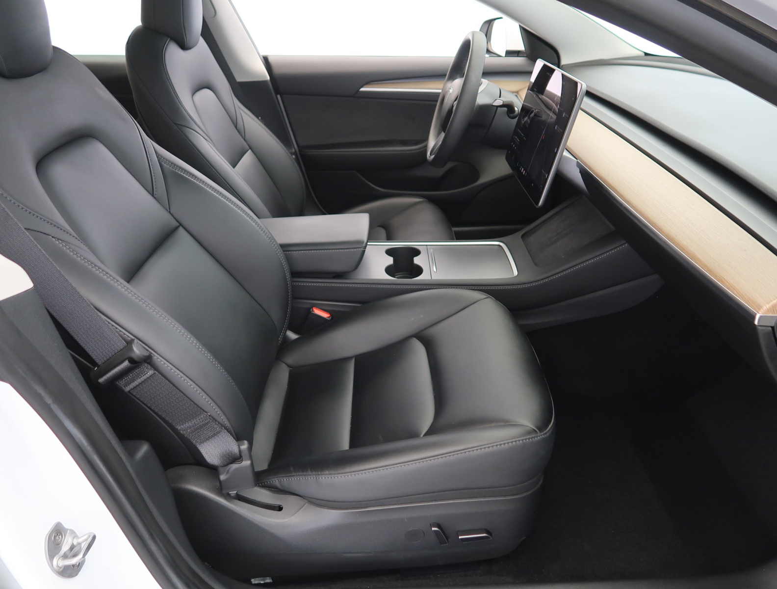 Tesla Model 3 Long Range AWD – fotografie 12