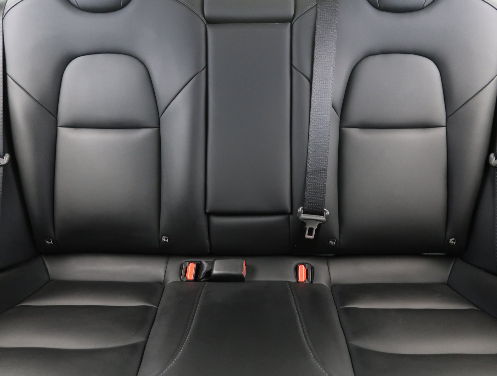 Tesla Model 3 Long Range AWD – fotografie 14