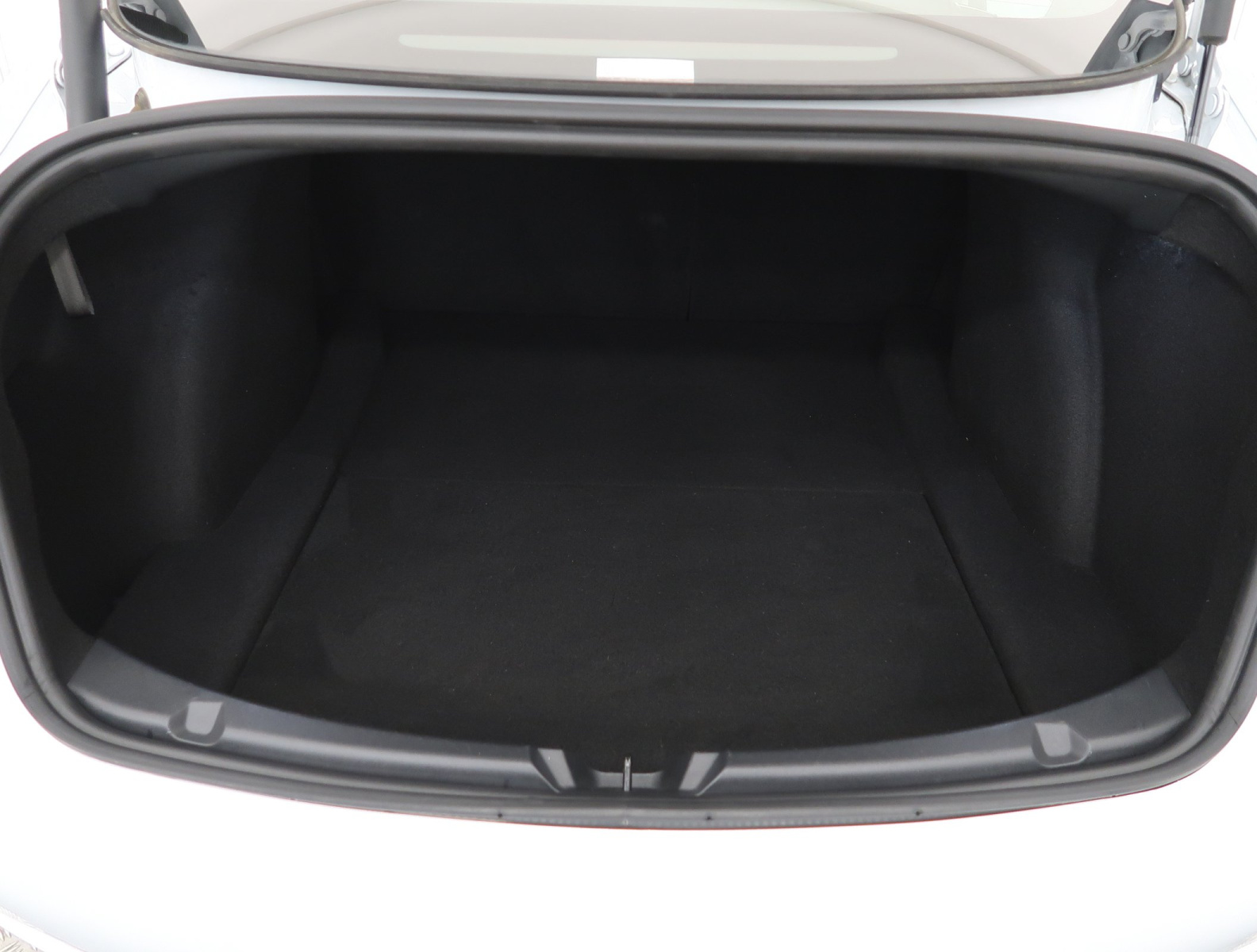 Tesla Model 3 Long Range AWD – fotografie 19