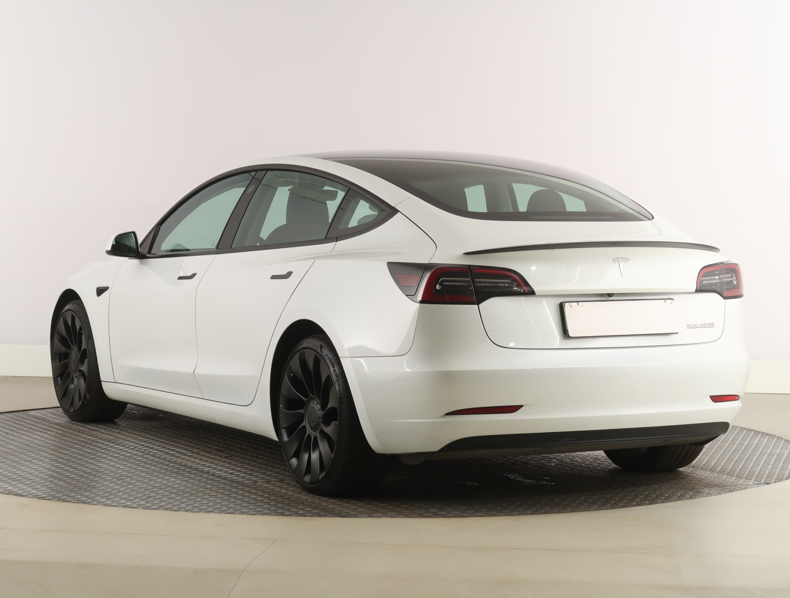 Tesla Model 3 Long Range AWD – fotografie 5