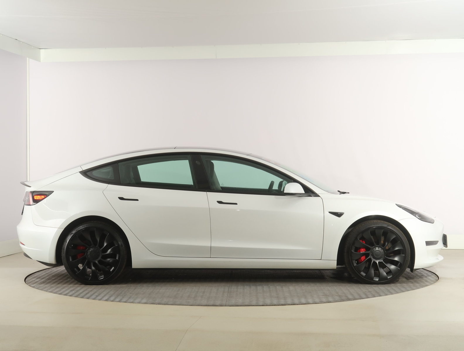 Tesla Model 3 Long Range AWD – fotografie 8