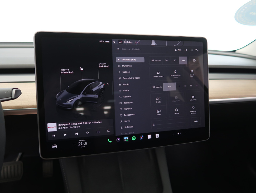 Tesla Model 3, 2023