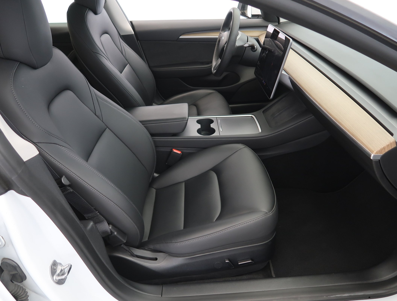 Tesla Model 3 Standard Range Plus – fotografie 12