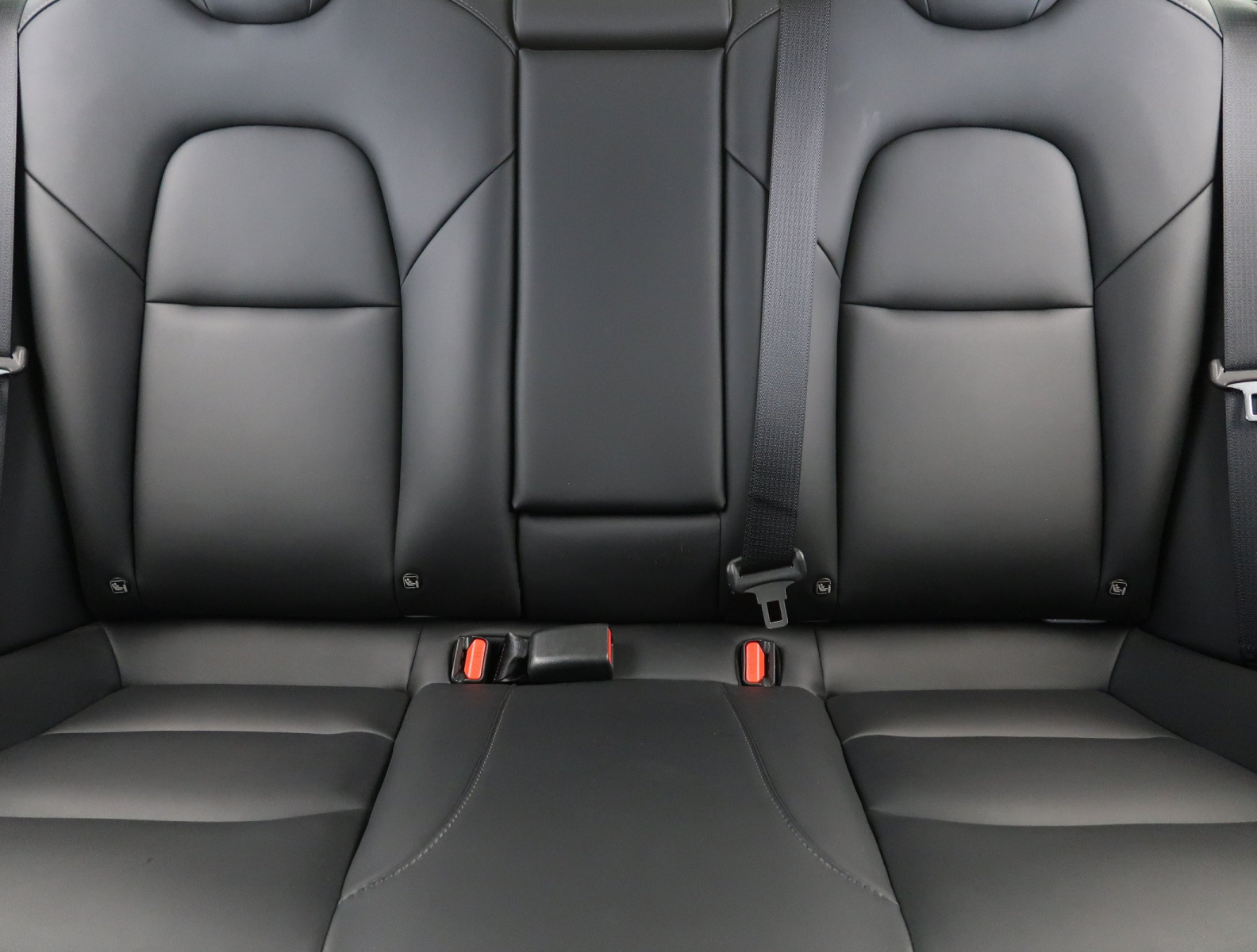 Tesla Model 3 Standard Range Plus – fotografie 14