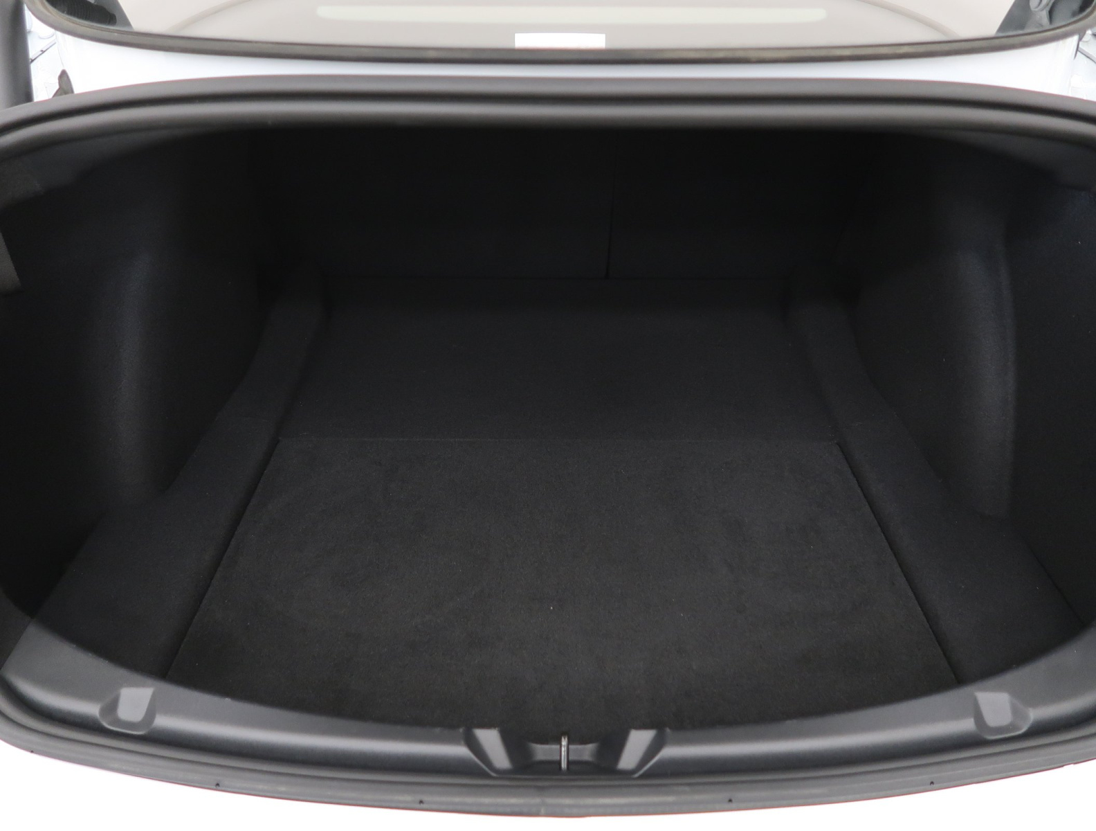 Tesla Model 3 Standard Range Plus – fotografie 19