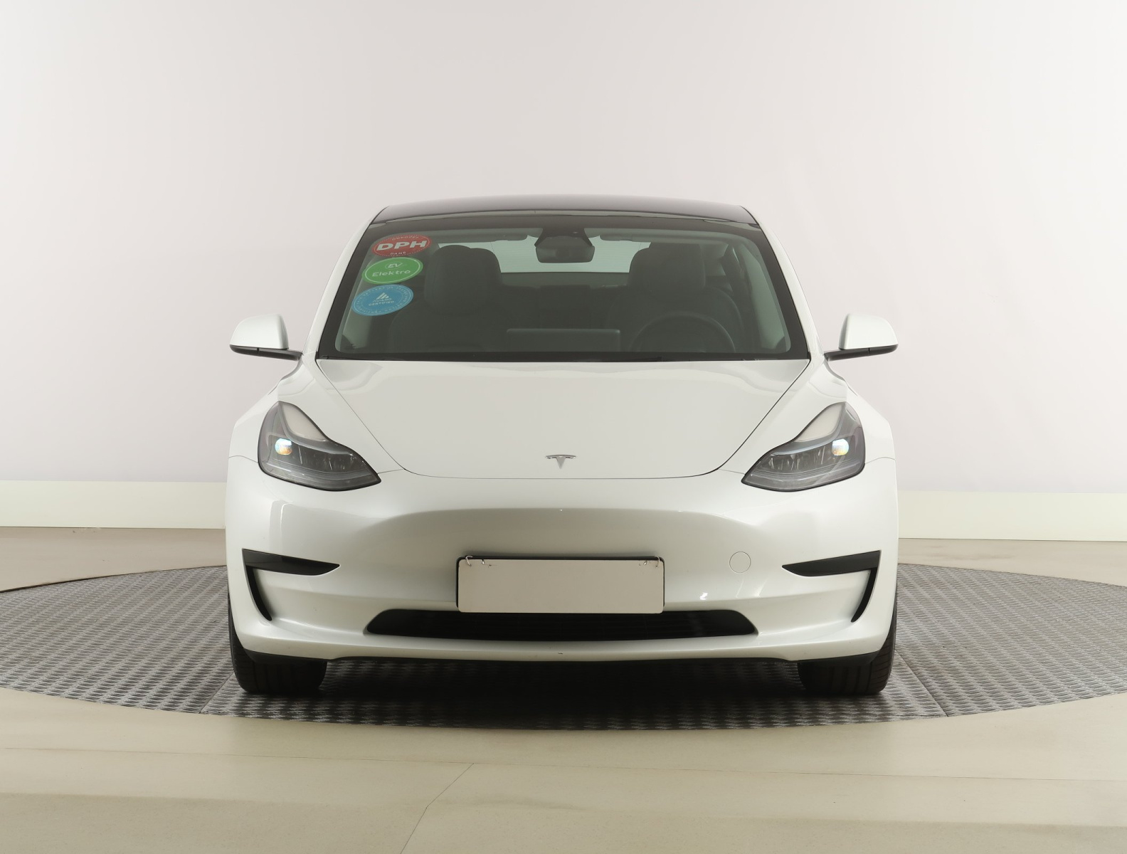 Tesla Model 3 Standard Range Plus – fotografie 2