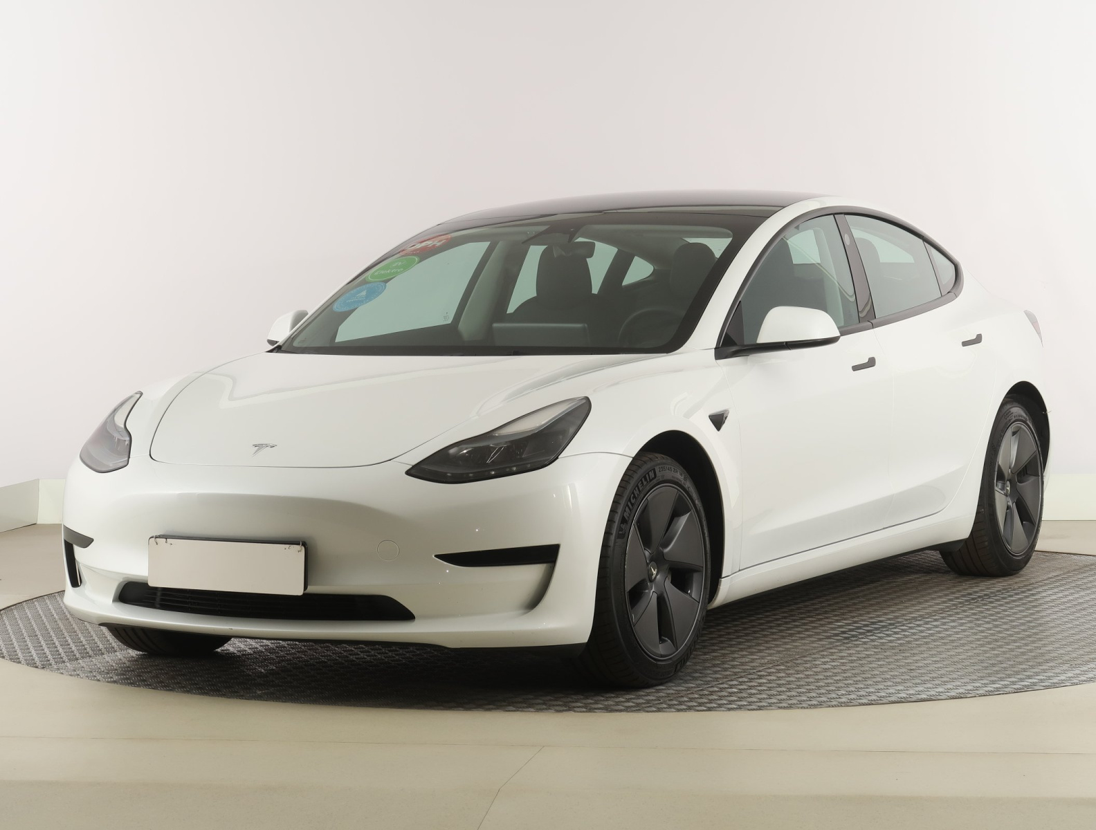 Tesla Model 3 Standard Range Plus – fotografie 3