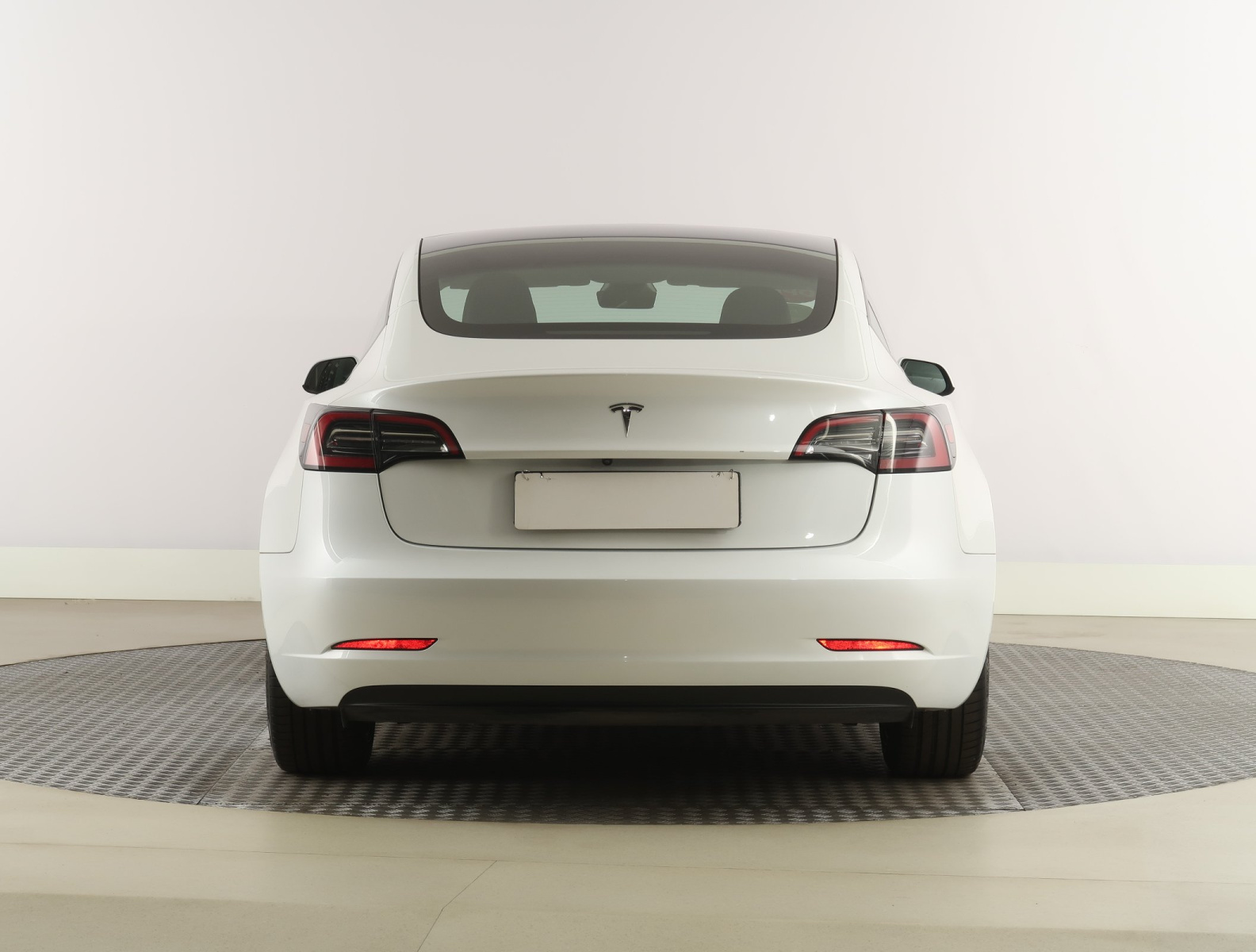 Tesla Model 3 Standard Range Plus – fotografie 6