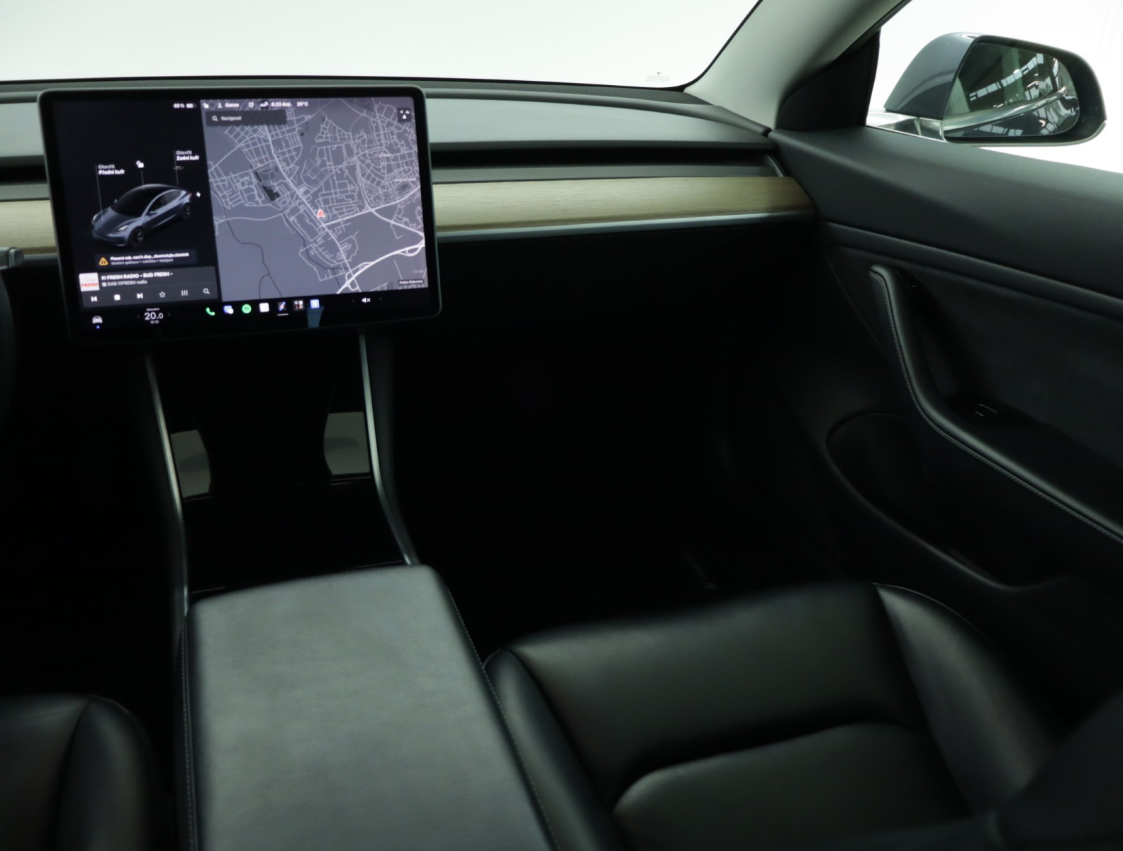 Tesla Model 3 Long Range AWD – fotografie 11