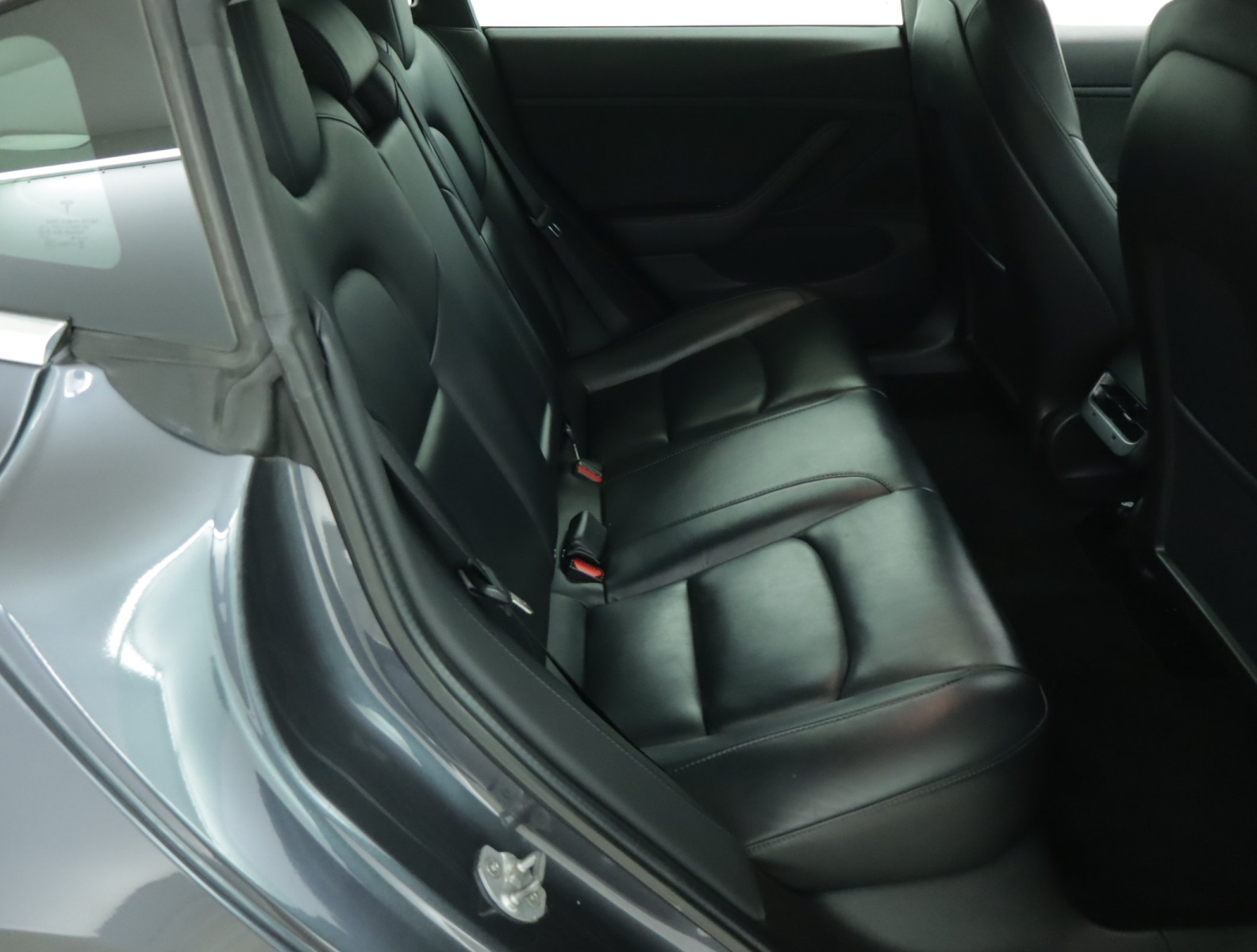 Tesla Model 3 Long Range AWD – fotografie 13