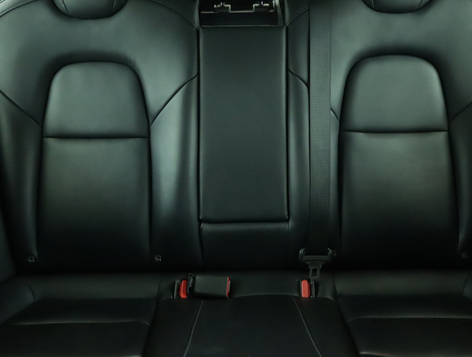 Tesla Model 3 Long Range AWD – fotografie 14