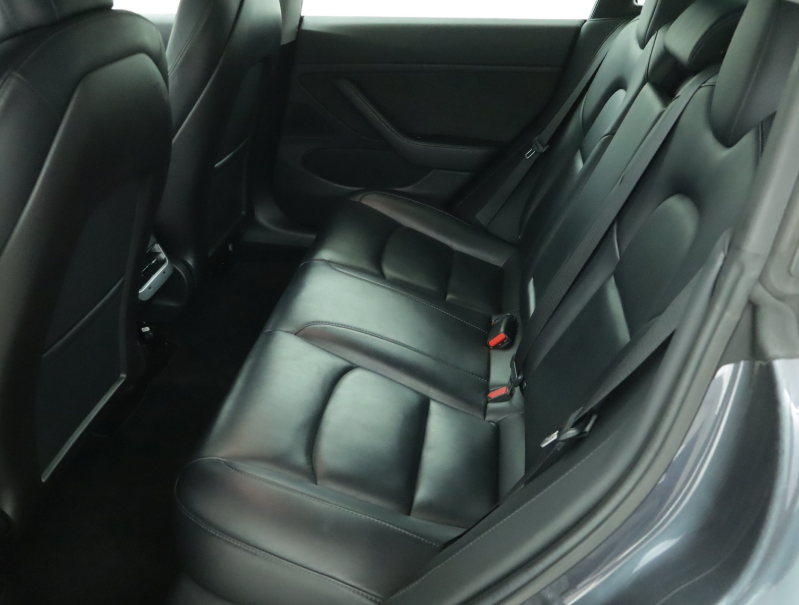 Tesla Model 3 Long Range AWD – fotografie 15