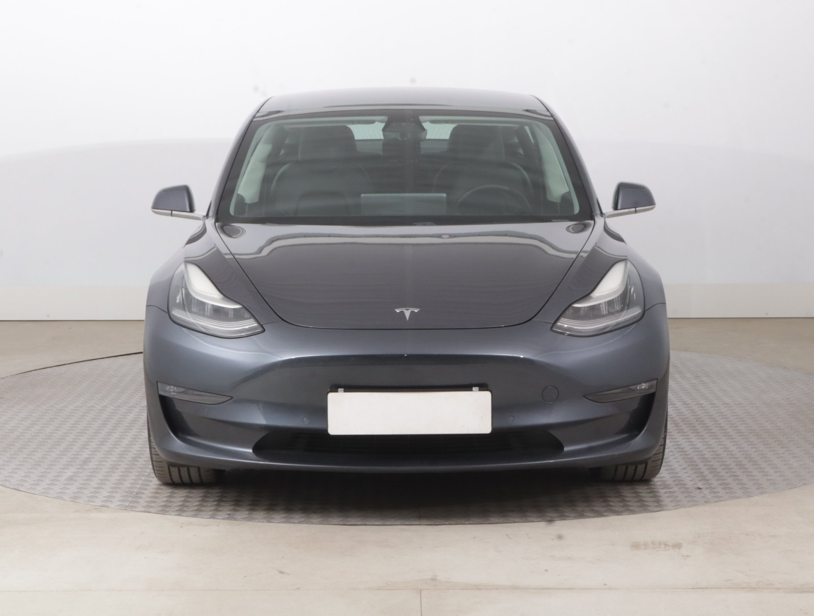 Tesla Model 3 Long Range AWD – fotografie 2