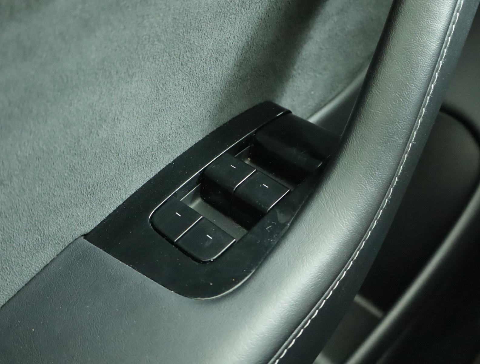 Tesla Model 3 Long Range AWD – fotografie 24