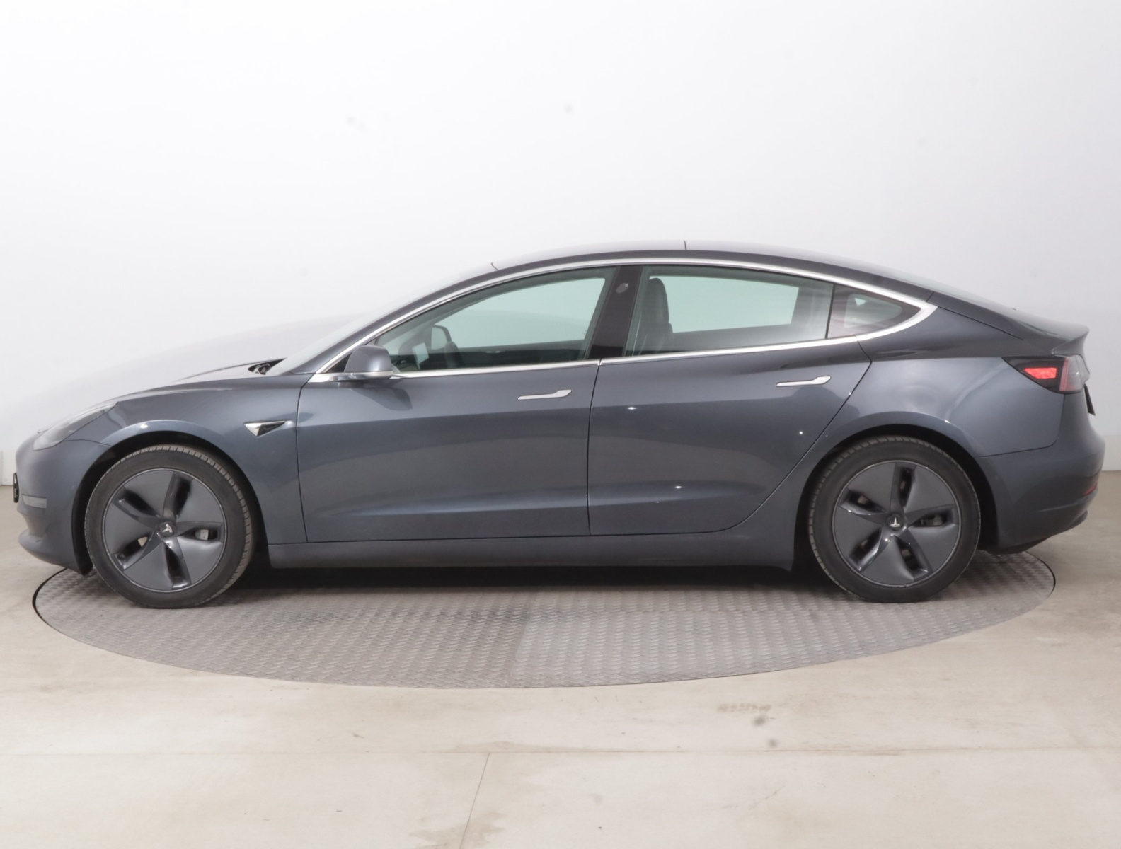 Tesla Model 3 Long Range AWD – fotografie 4