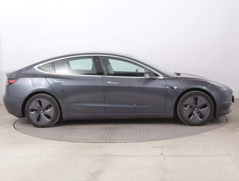 Tesla Model 3, 2019