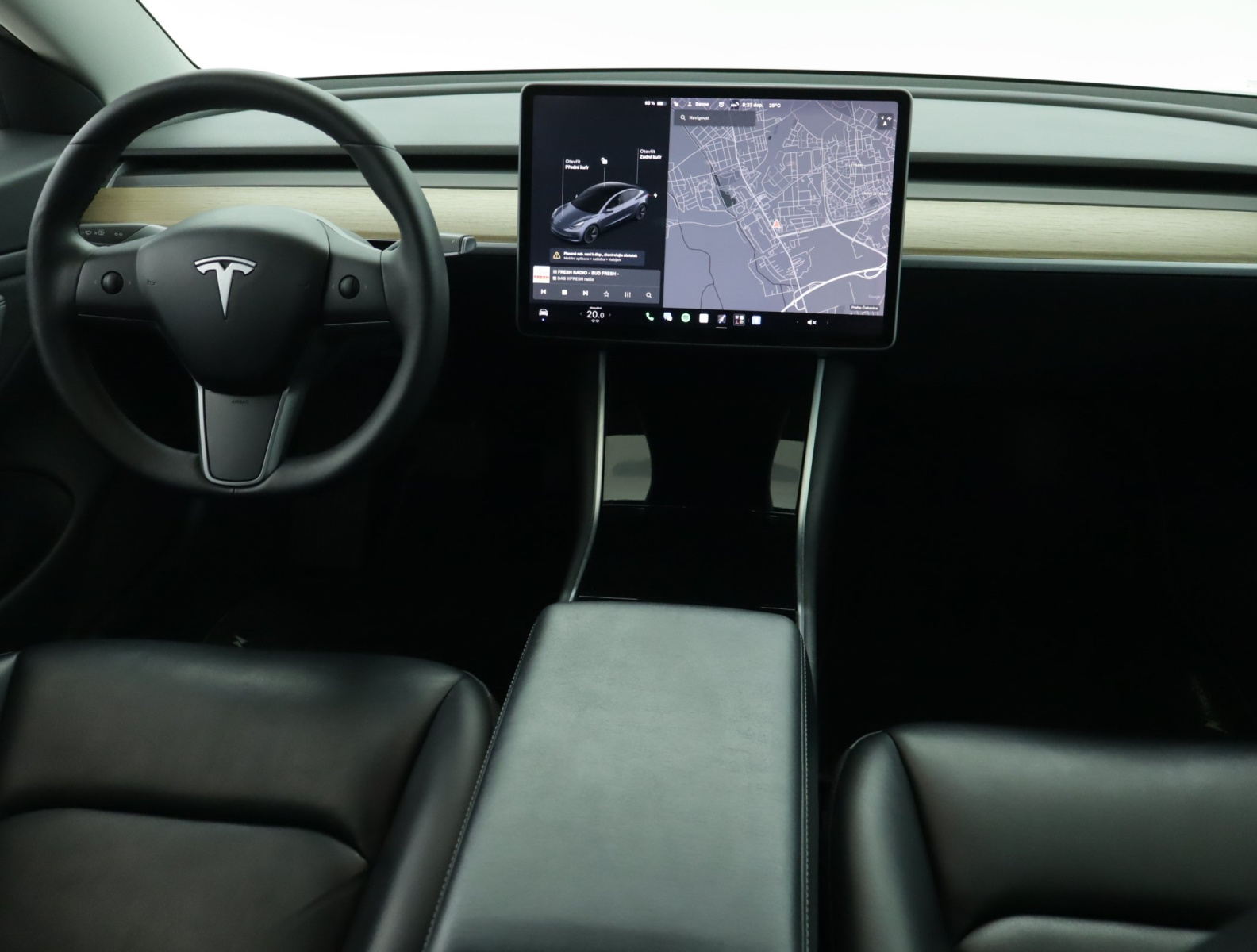 Tesla Model 3 Long Range AWD – fotografie 10