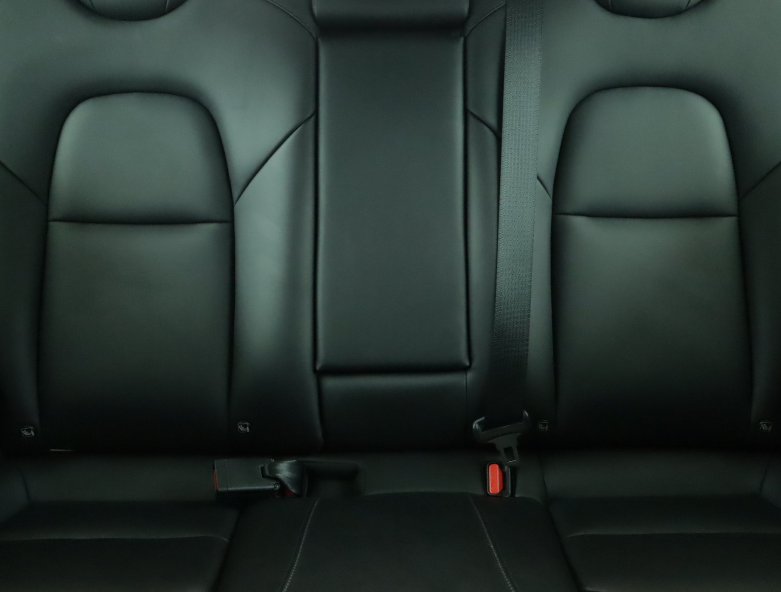 Tesla Model 3 Long Range AWD – fotografie 14