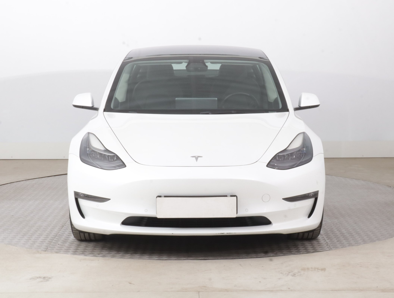 Tesla Model 3 Long Range AWD – fotografie 2