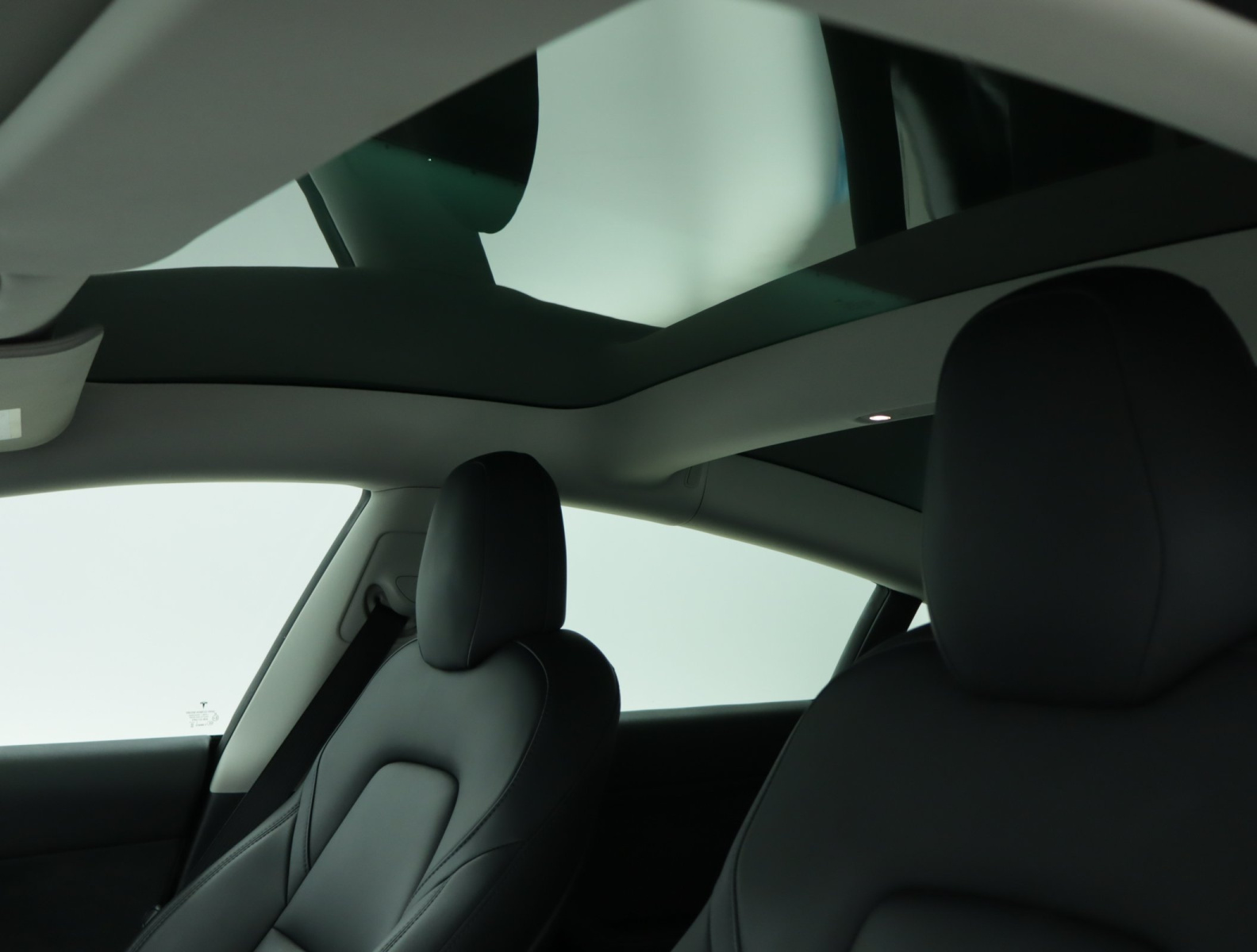 Tesla Model 3 Long Range AWD – fotografie 24