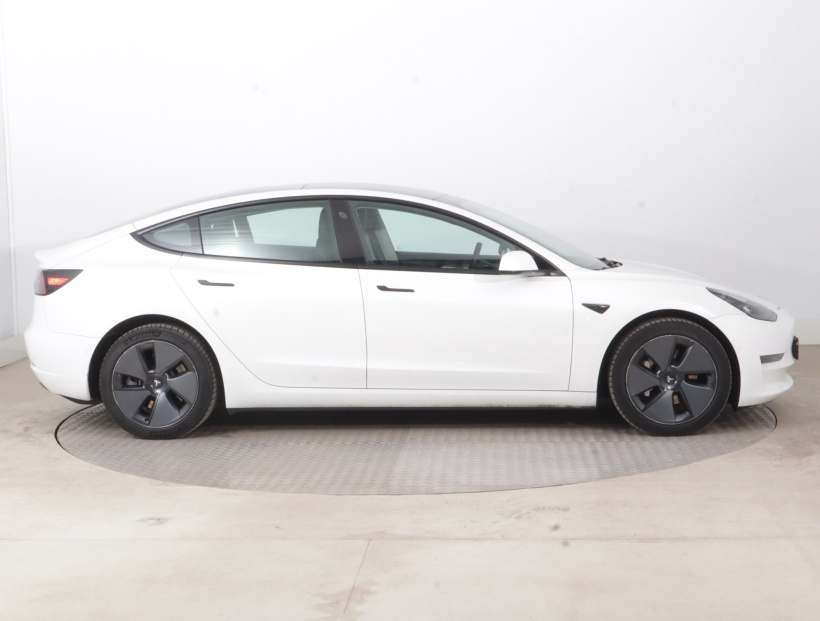 Tesla Model 3, 2021