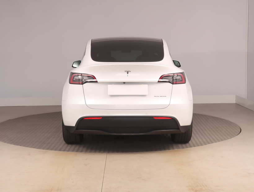 Tesla Model Y, 2021