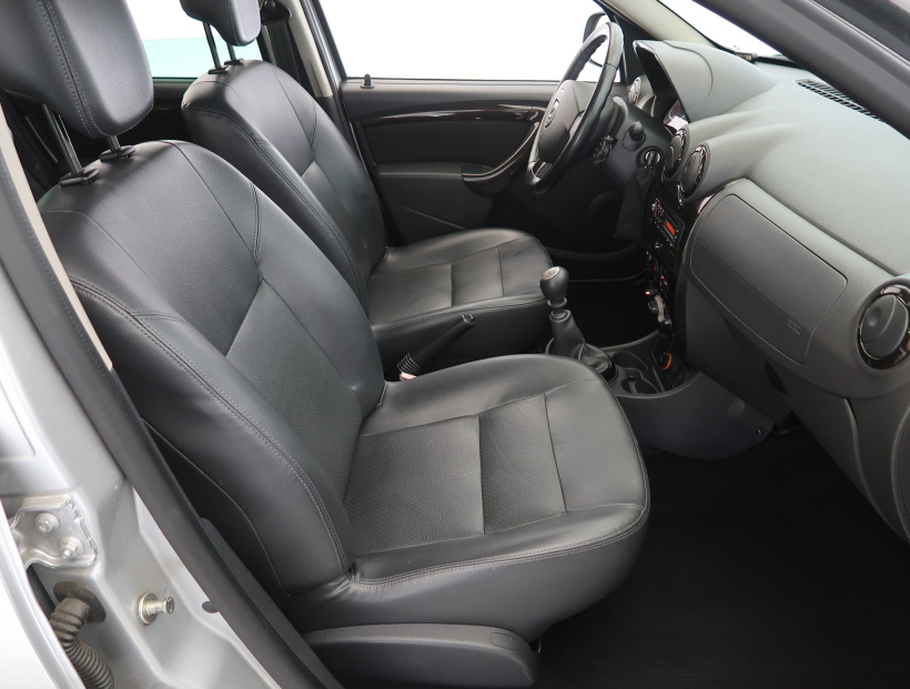 Dacia Duster, 2011