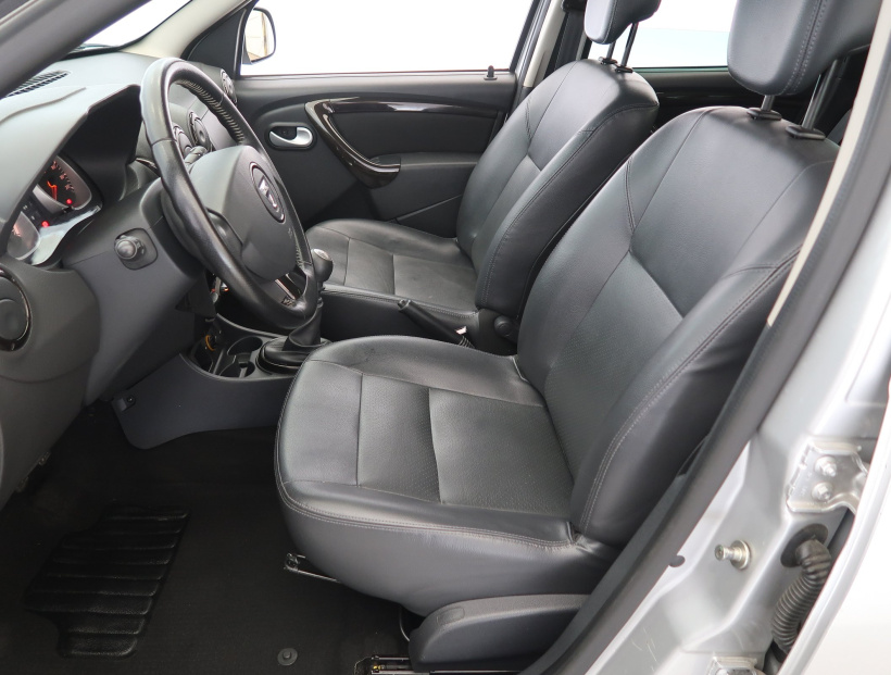 Dacia Duster, 2011
