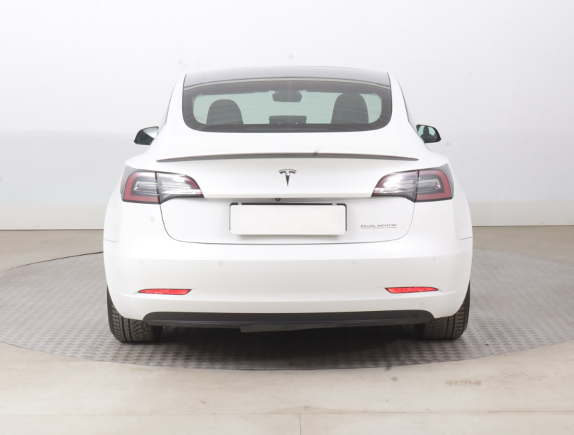 Tesla Model 3, 2021