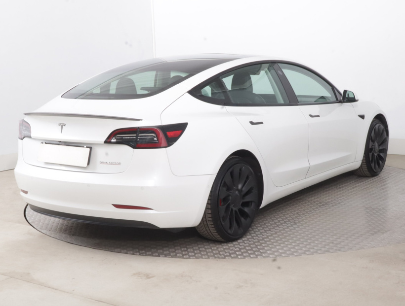 Tesla Model 3, 2021