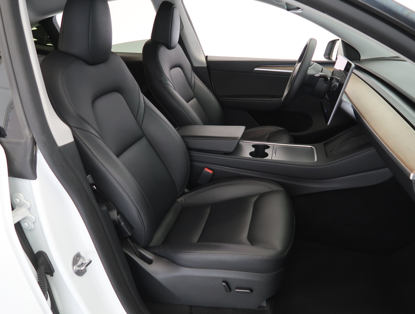 Tesla Model Y Long Range AWD – fotografie 12