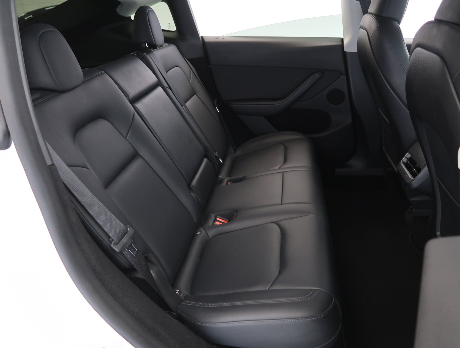 Tesla Model Y Long Range AWD – fotografie 13