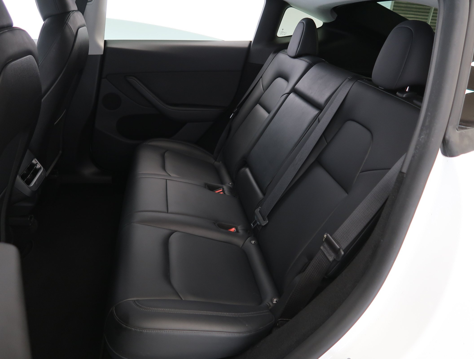 Tesla Model Y Long Range AWD – fotografie 15