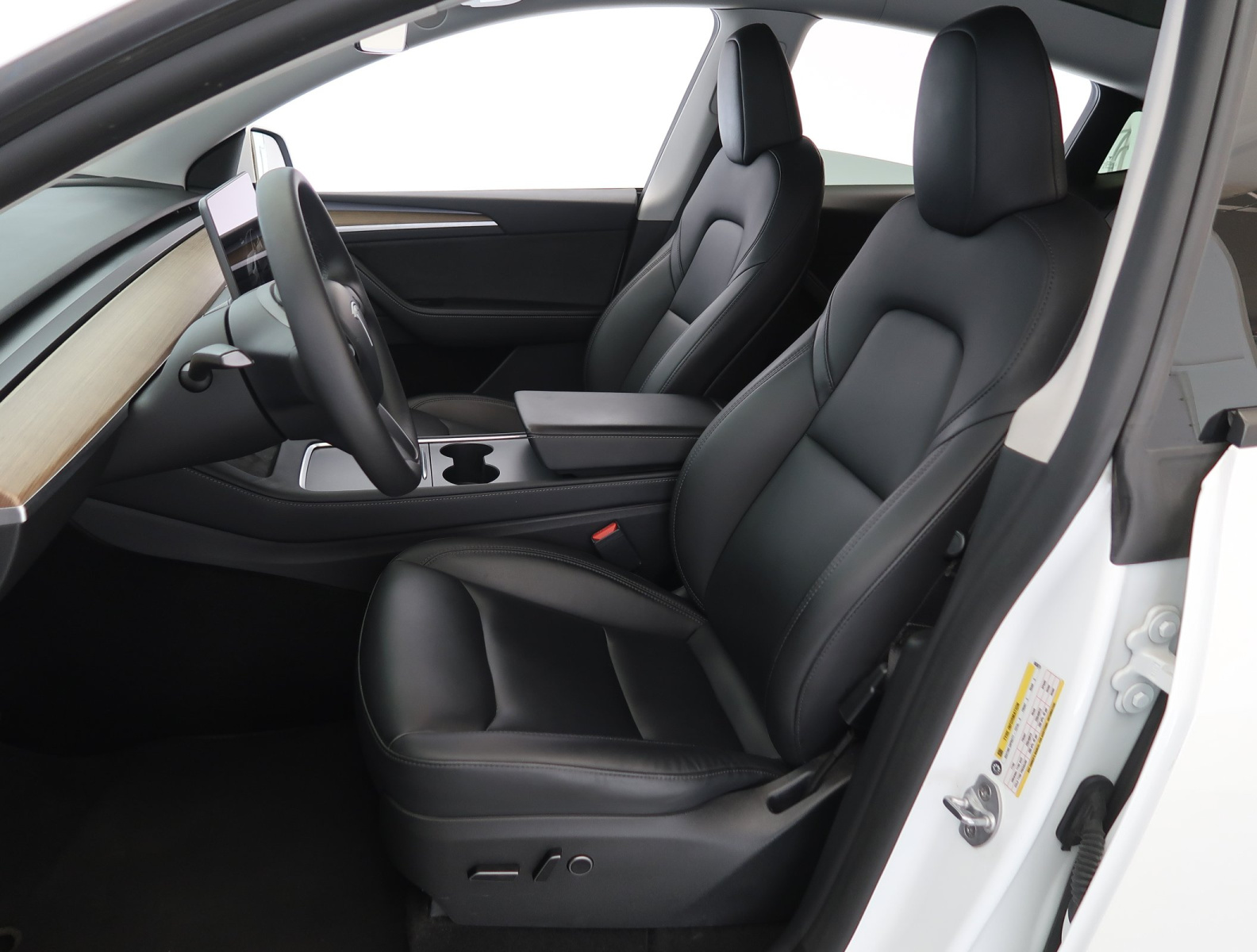 Tesla Model Y Long Range AWD – fotografie 16