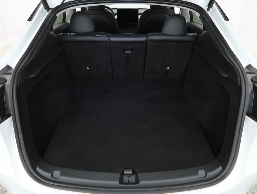Tesla Model Y, 2023