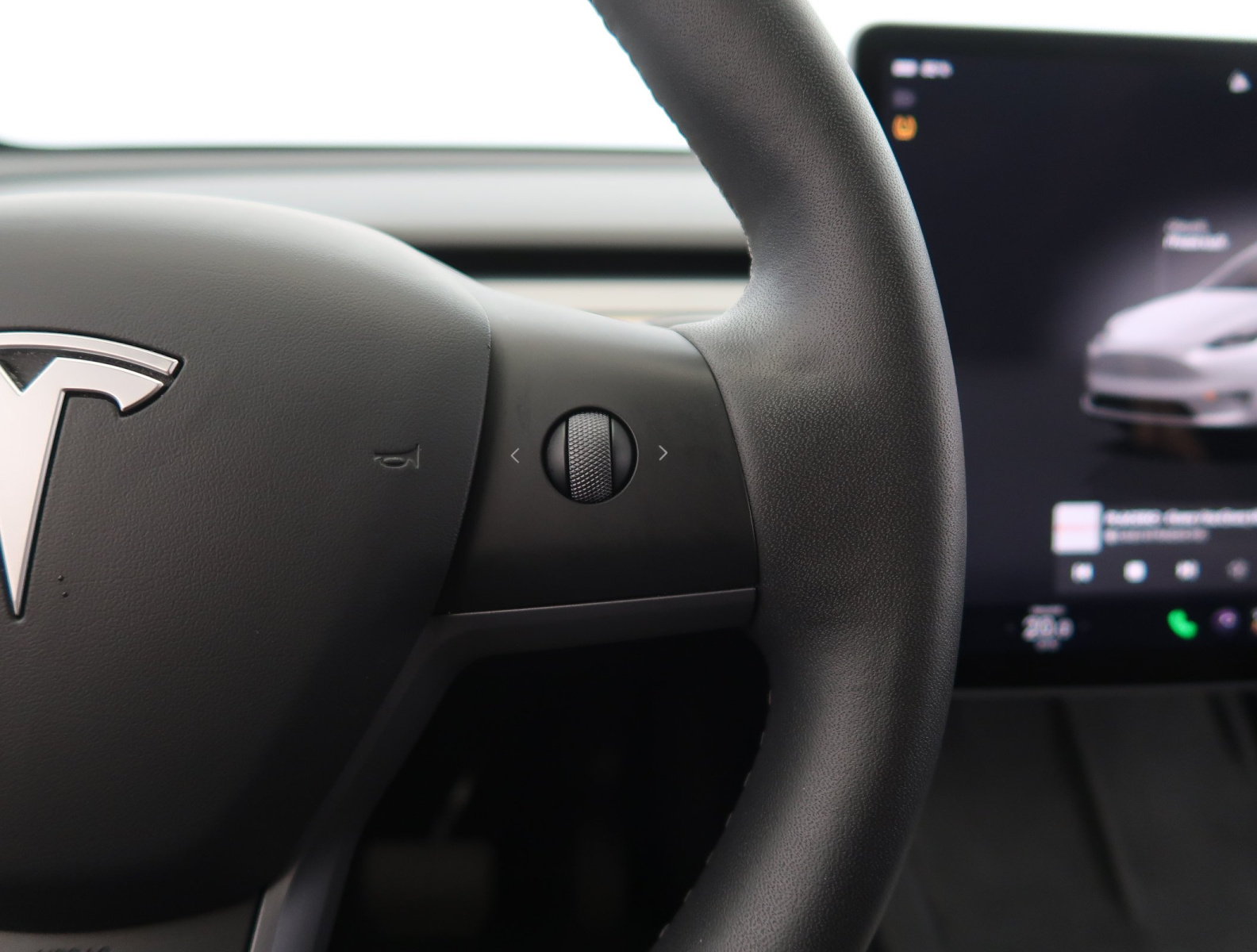 Tesla Model Y Long Range AWD – fotografie 22