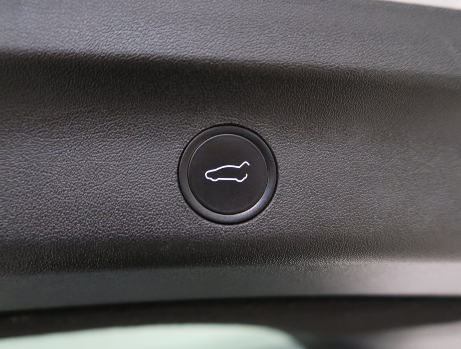 Tesla Model Y Long Range AWD – fotografie 25