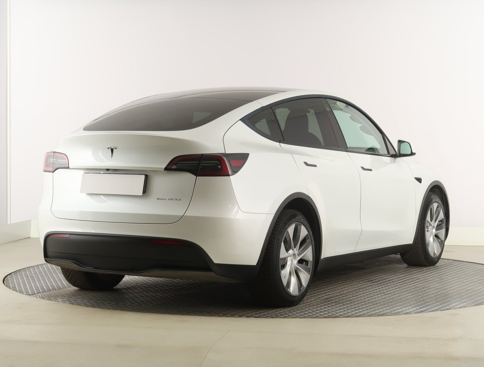 Tesla Model Y Long Range AWD – fotografie 7