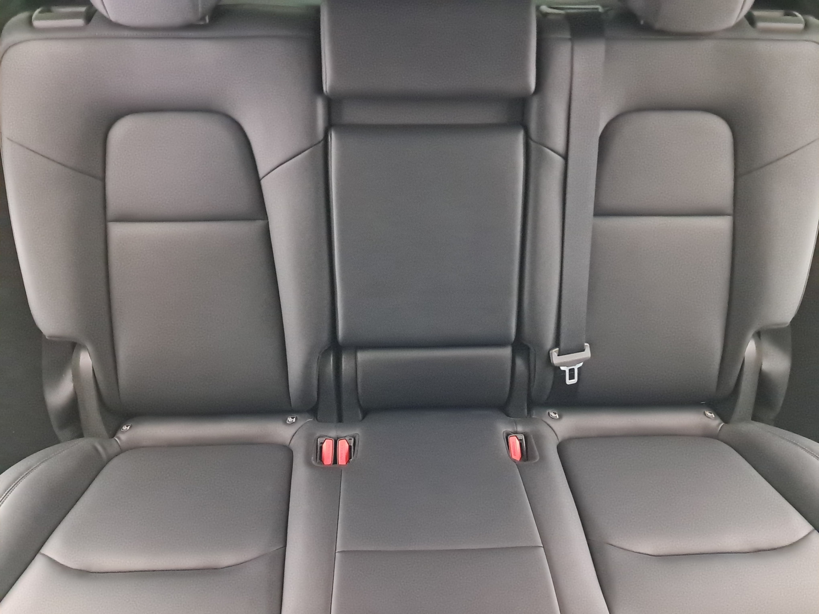 Tesla Model Y Long Range AWD – fotografie 14
