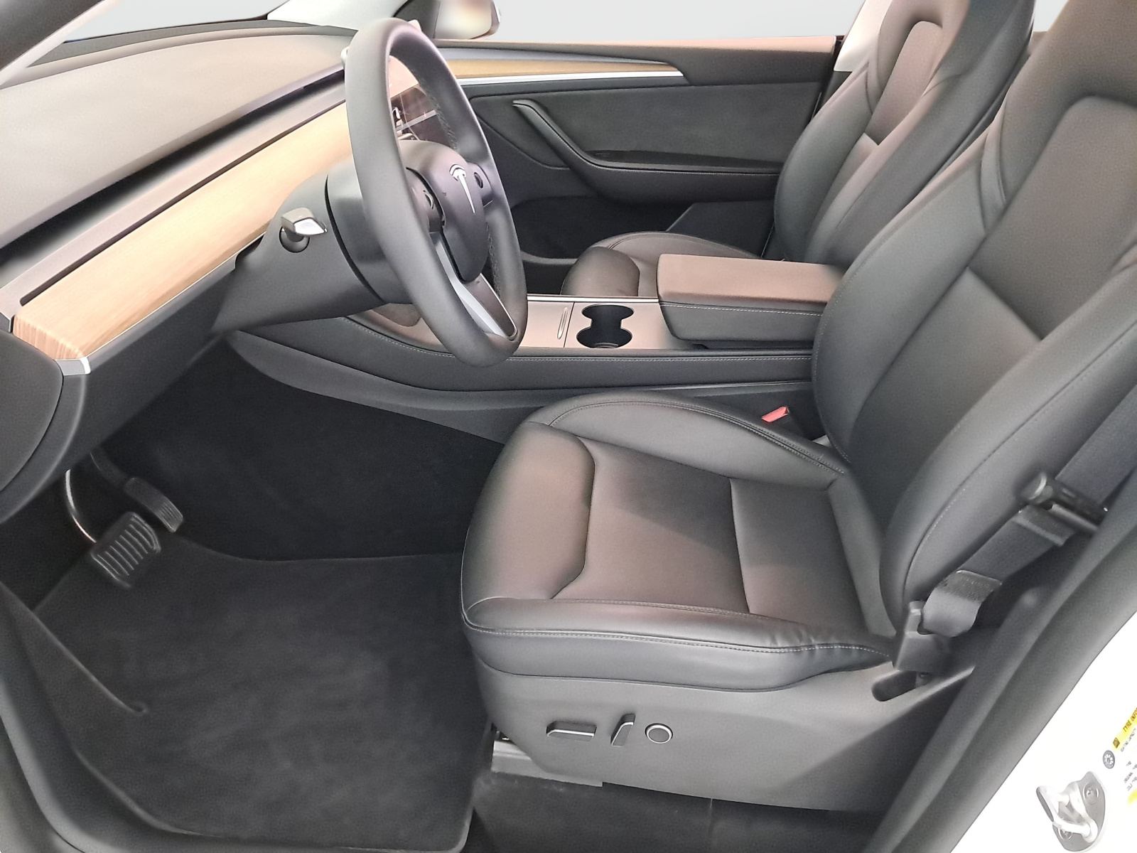 Tesla Model Y Long Range AWD – fotografie 16