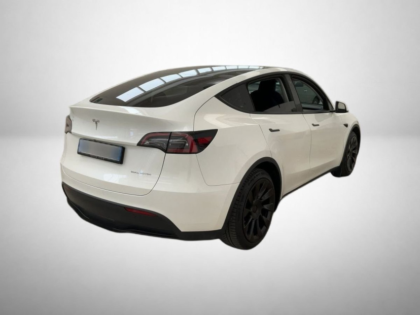 Tesla Model Y, 2023