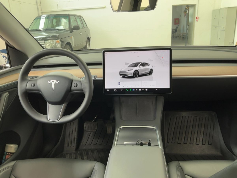 Tesla Model Y, 2023