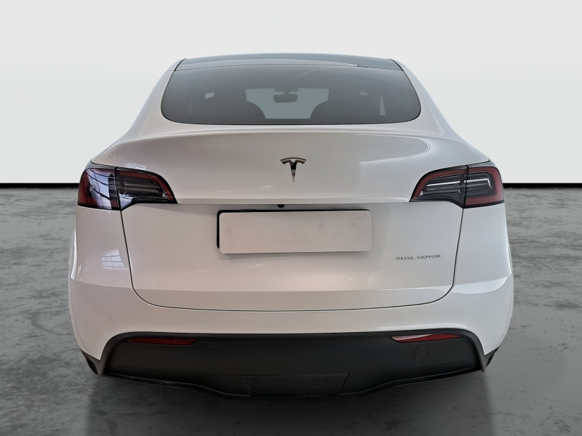 Tesla Model Y, 2023
