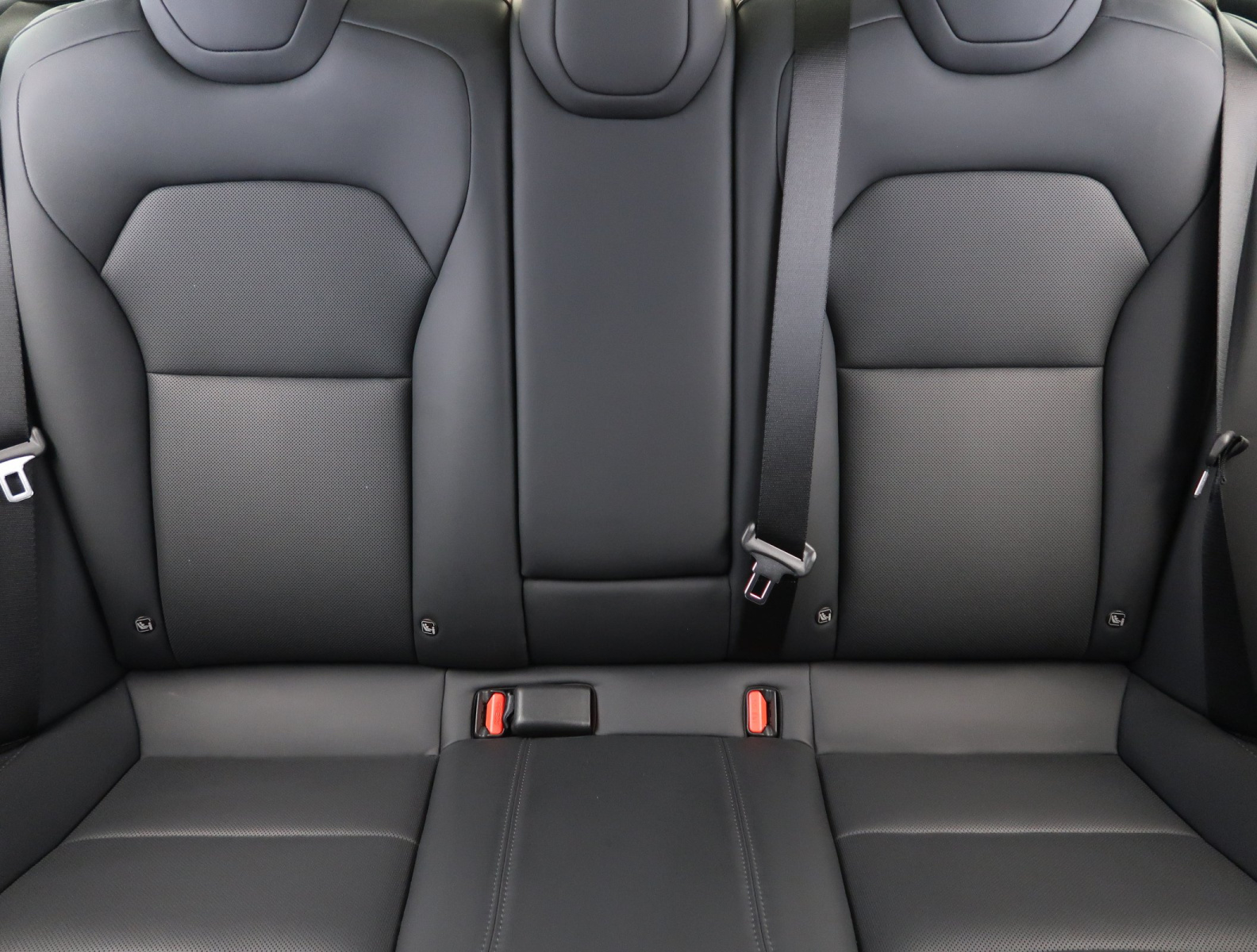 Tesla Model 3 Standard Range Plus – fotografie 14